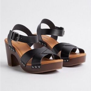 Torrid Crisscross Wooden Heel  - 8.5W - NWOT